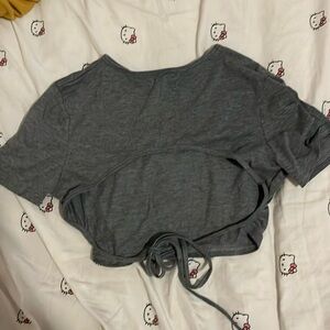 gray top with cutout in back its a size small but I would say it’s more of a sx